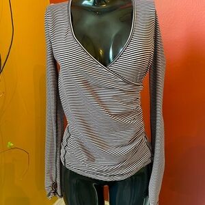 Lululemon long sleeve ( 4 )